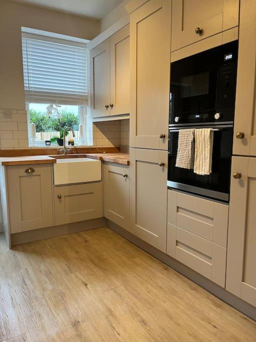 Wellington Cottage อิลคลีย์ ภายนอก รูปภาพ